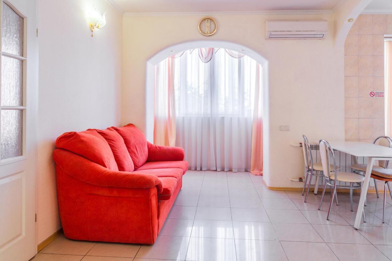 Apartment Triokhsviatytelskaya Street 3 Kiev Dış mekan fotoğraf