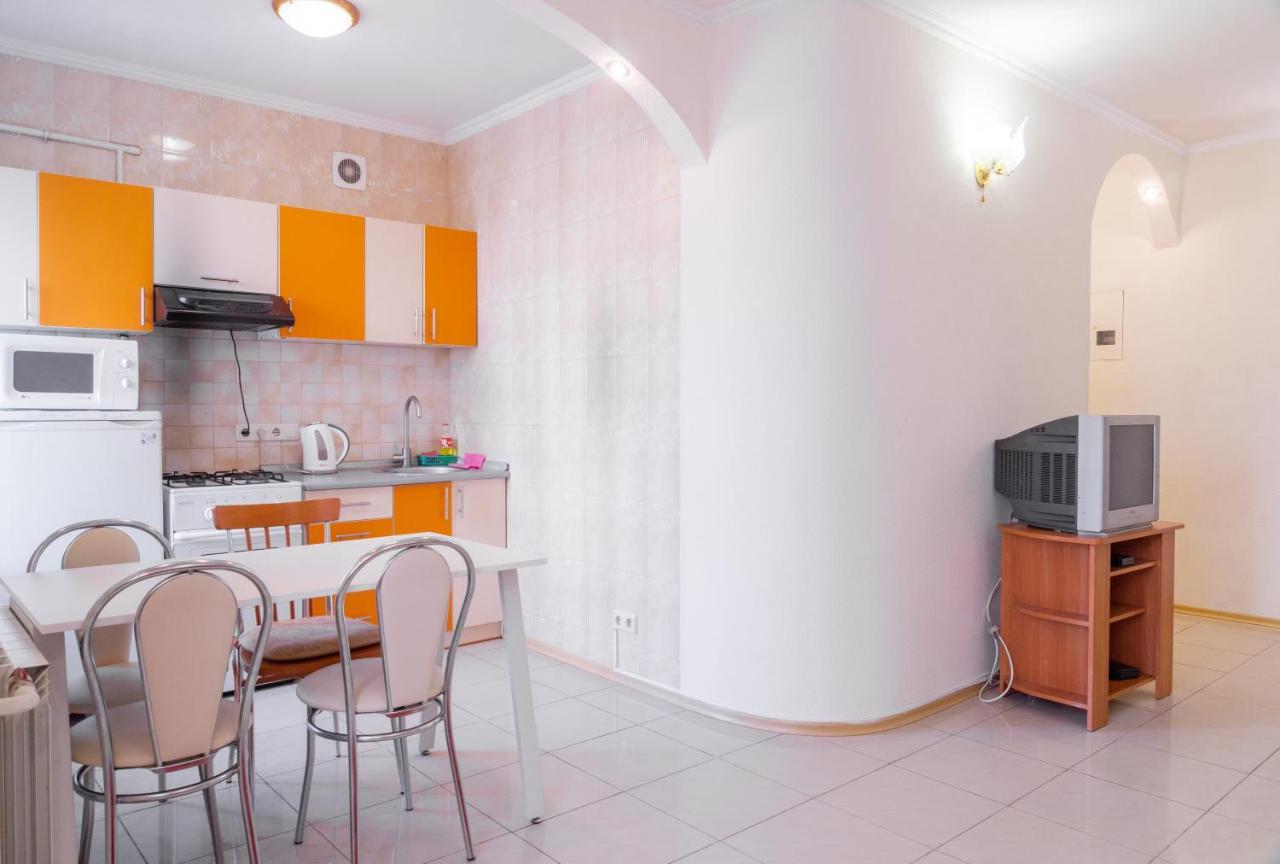 Apartment Triokhsviatytelskaya Street 3 Kiev Dış mekan fotoğraf