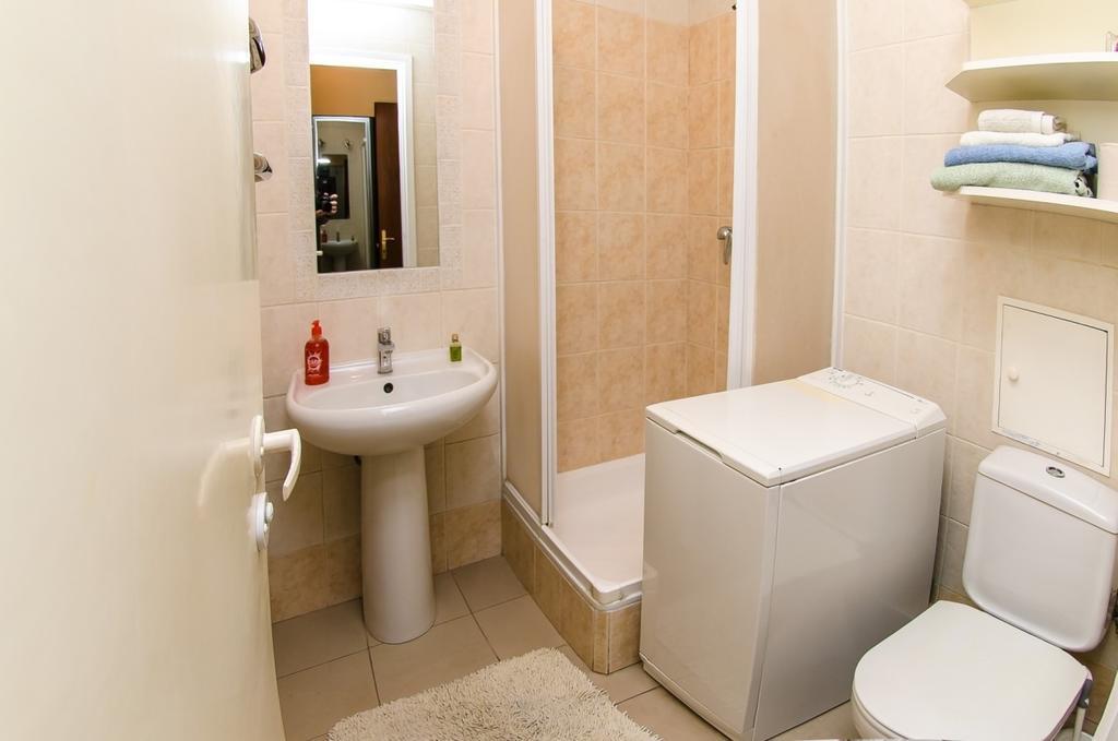 Apartment Triokhsviatytelskaya Street 3 Kiev Dış mekan fotoğraf