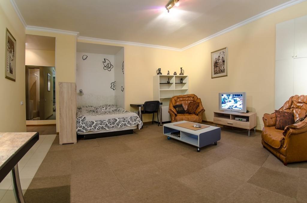 Apartment Triokhsviatytelskaya Street 3 Kiev Dış mekan fotoğraf
