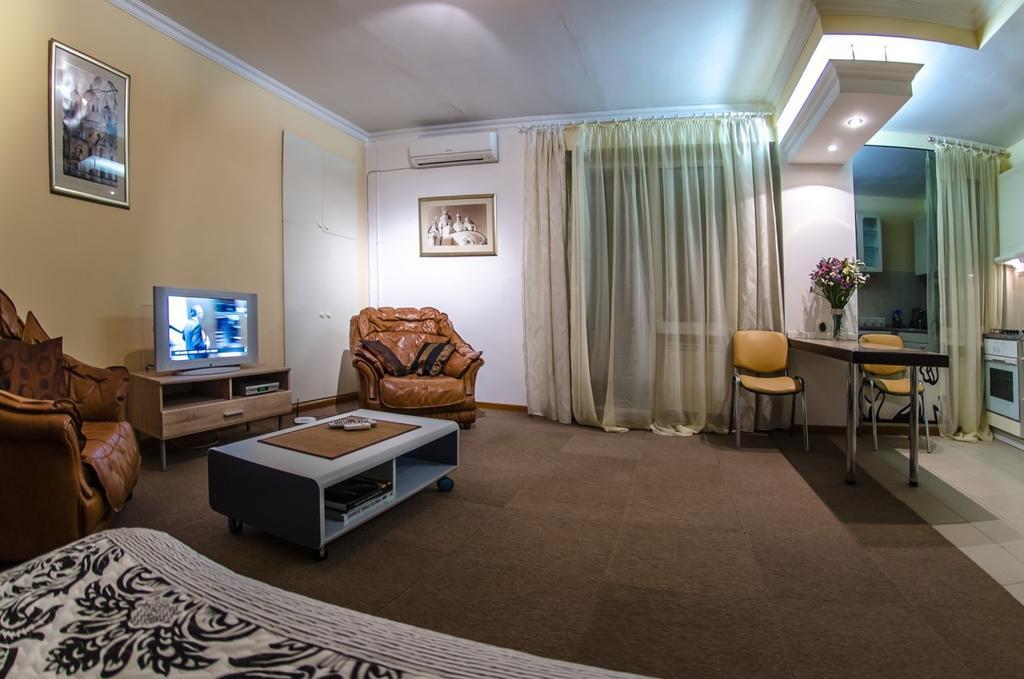 Apartment Triokhsviatytelskaya Street 3 Kiev Dış mekan fotoğraf