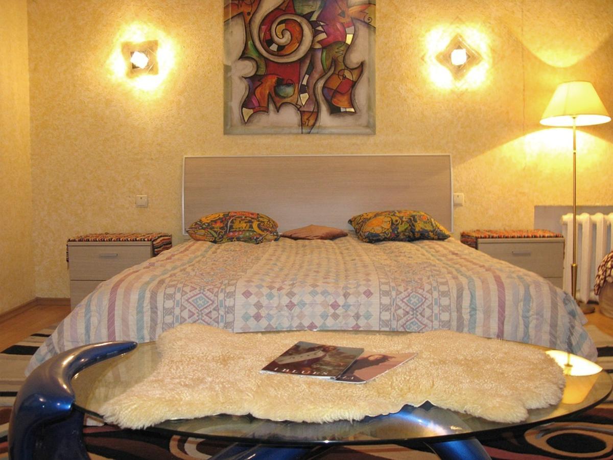Apartment Triokhsviatytelskaya Street 3 Kiev Dış mekan fotoğraf