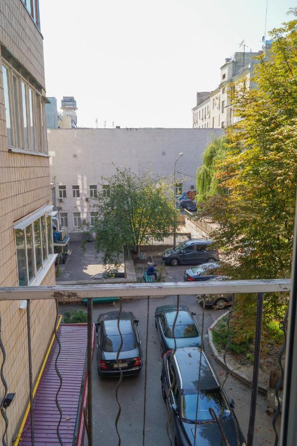 Apartment Triokhsviatytelskaya Street 3 Kiev Dış mekan fotoğraf