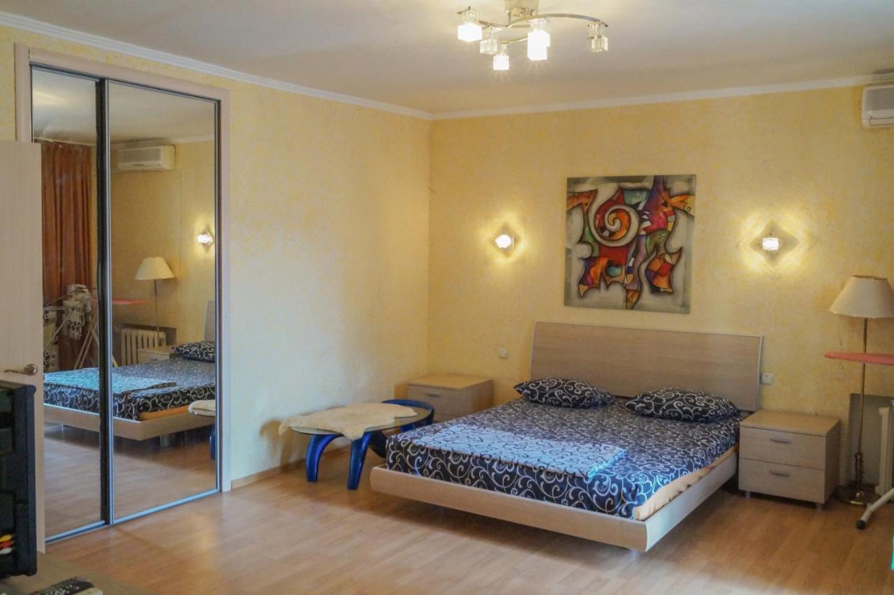 Apartment Triokhsviatytelskaya Street 3 Kiev Dış mekan fotoğraf
