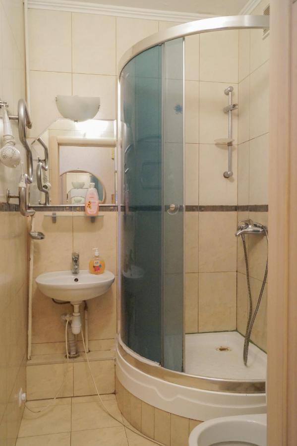 Apartment Triokhsviatytelskaya Street 3 Kiev Dış mekan fotoğraf