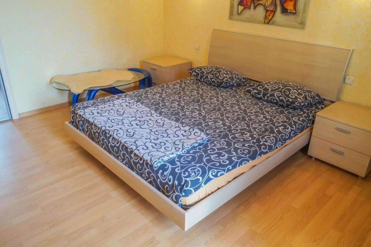 Apartment Triokhsviatytelskaya Street 3 Kiev Dış mekan fotoğraf